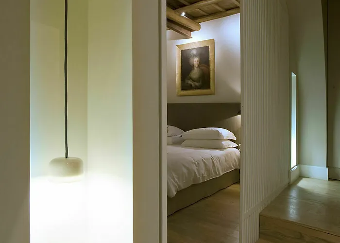 Crossing Condotti Gasthuis Rome