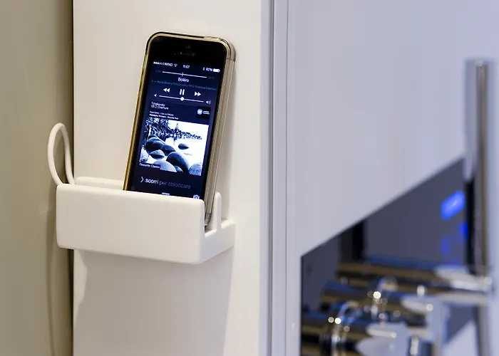 Crossing Condotti Gasthuis Rome