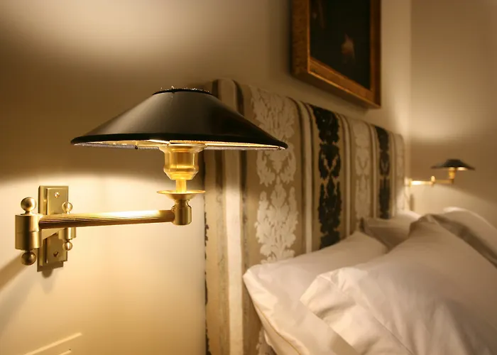 Crossing Condotti Gasthuis Rome