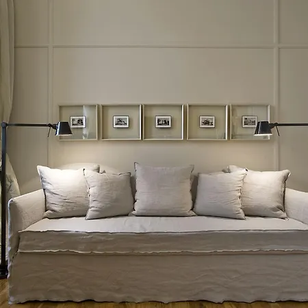 Affittacamere Crossing Condotti 3*