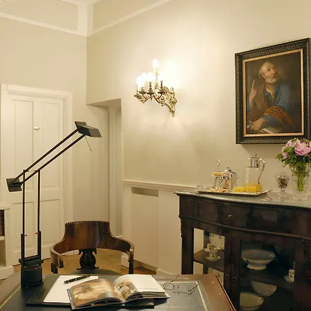 Crossing Condotti Pensión 4*